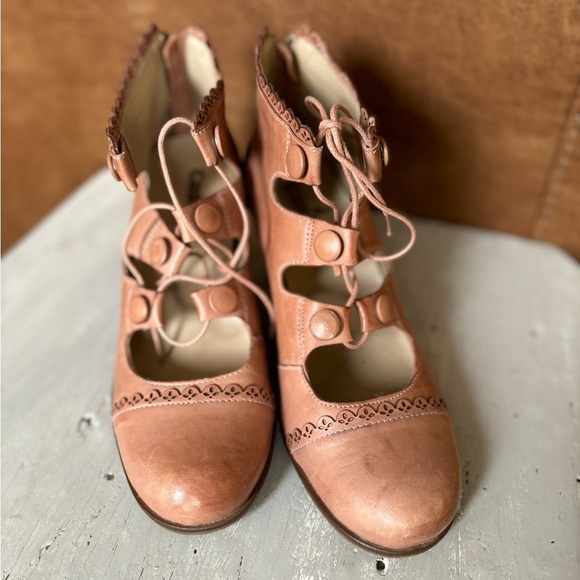 CASTA | Apolina heeled leather sandal | 39 - Picture 3 of 7